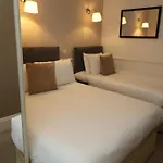 Ξενοδοχείο Maples House 3*