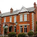 Ξενοδοχείο Maples House 3*