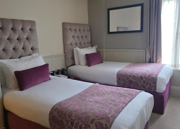 Maples House Hotell 3*