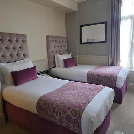 Maples House מלון 3*