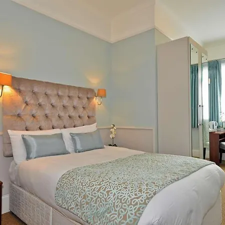 מלון Maples House 3*